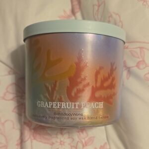 Bath & Body Works Grapefruit Peach Candle
